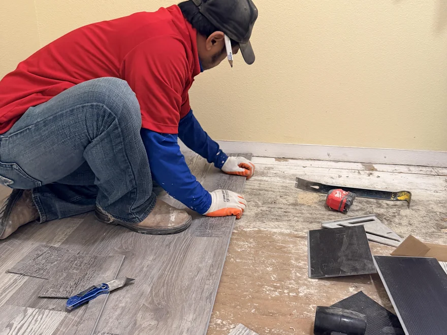 Pro Touch craftsman installing vinyl plank flooring